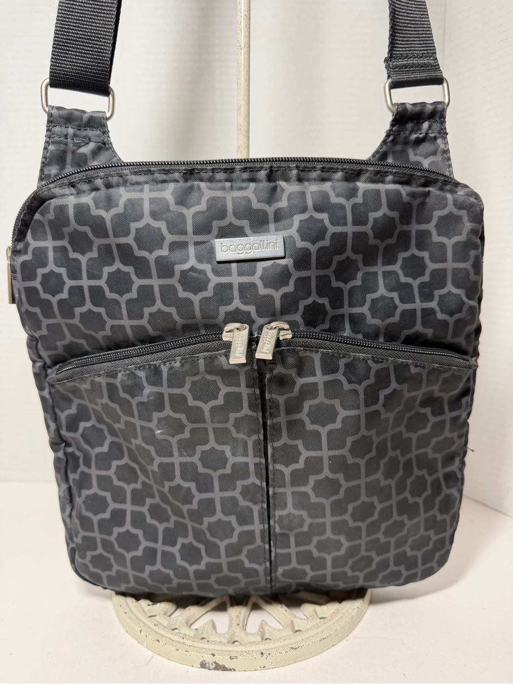 BAGGALLINI Horizon Crossbody in Black with Trellis Print